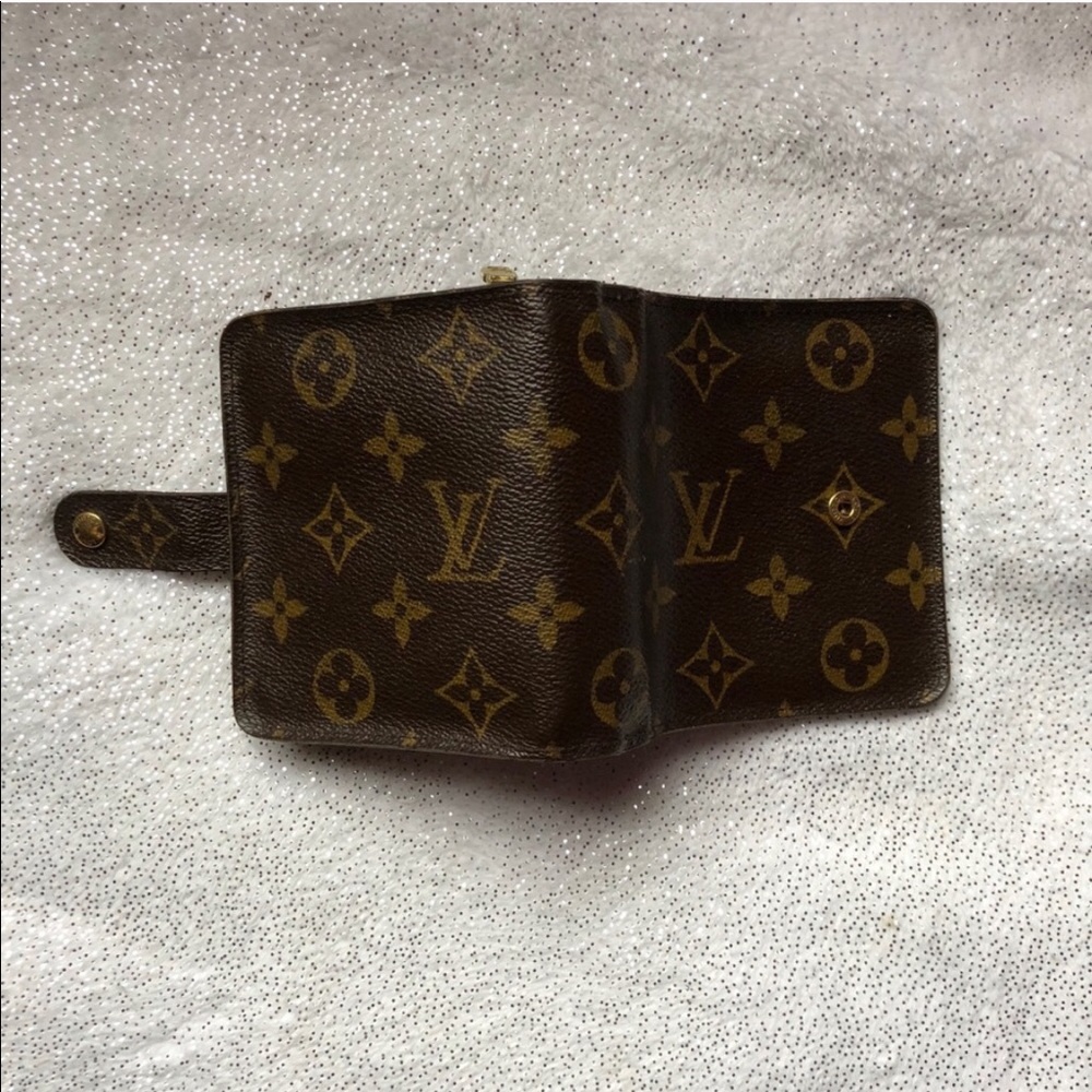 Louis Vuitton Monogram Compact Wallet - Vintage - Picture 2 of 8